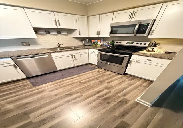 Listing Photo 3 - Condo for sale in building located at 674 Pinecrest Dr, Prospect Heights, IL 60070 - Unit #302