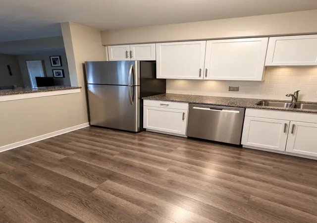 Listing Photo 4 - Condo for sale in building located at 674 Pinecrest Dr, Prospect Heights, IL 60070 - Unit #302