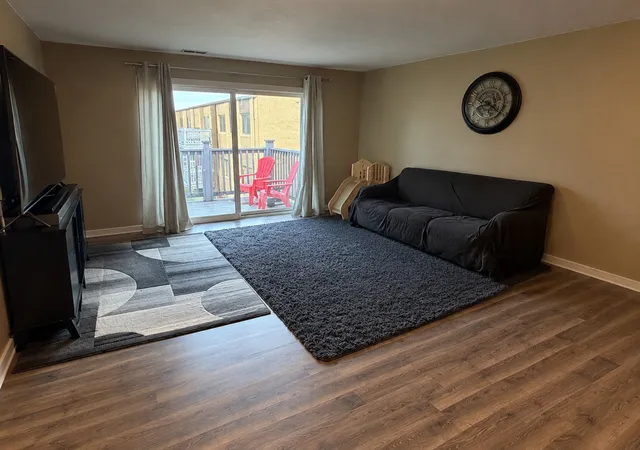 Listing Photo 5 - Condo for sale in building located at 674 Pinecrest Dr, Prospect Heights, IL 60070 - Unit #302