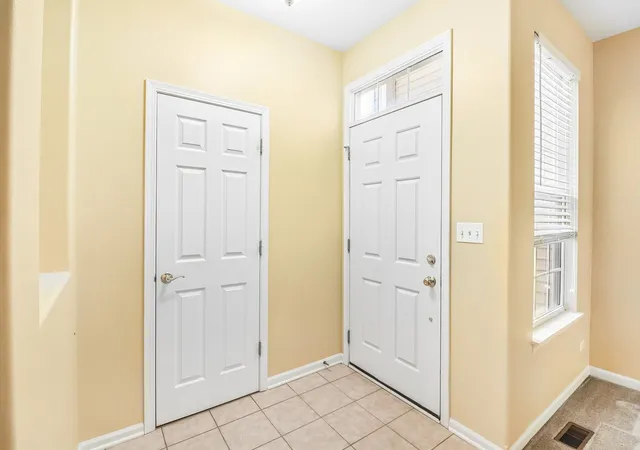 Photo 3 of Townhouse for sale at 306 Remington Dr, Saint Charles, IL 60175 | MLS# 12780450 | Listing updated on 2026-10-09
