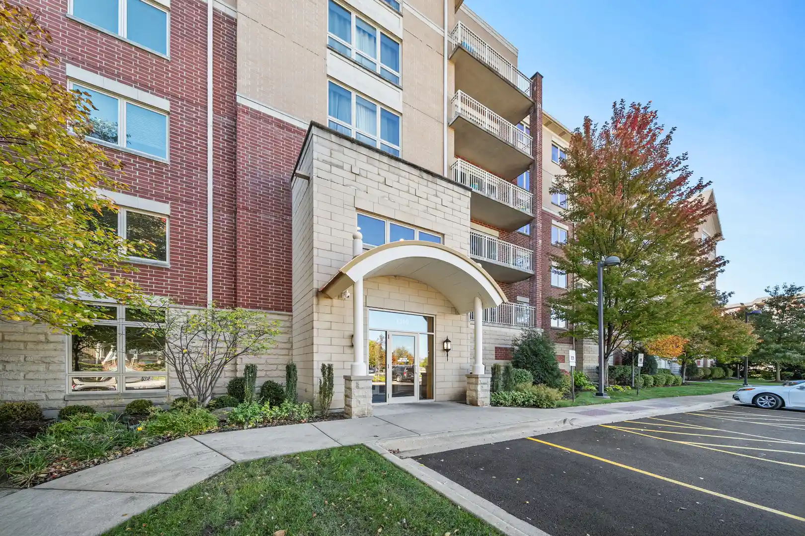 Listing Photo 2 - Condo for sale in 8300 Concord Dr located at 8300 Concord Dr, Morton Grove, IL 60053 - Unit #213