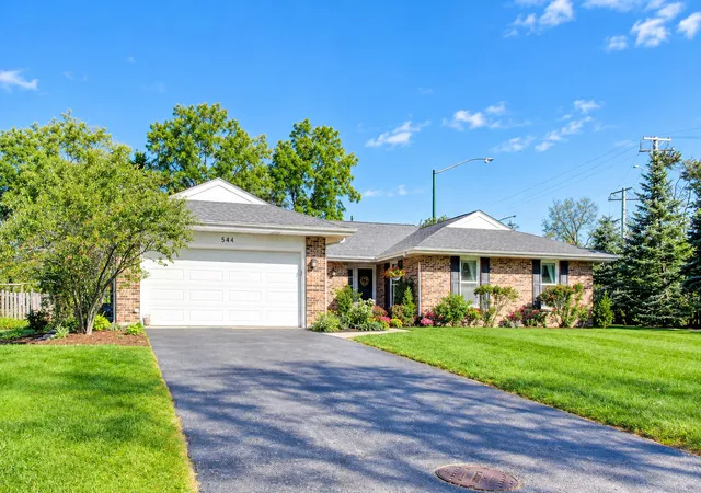 Photo 1 of Single family home for sale at 544 Fox Glove Ln, Barrington, IL 60010 | MLS# 12780461 | Listing updated on 2026-10-08