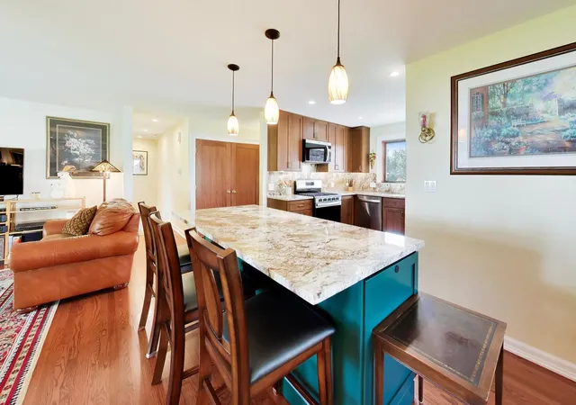 Photo 4 of Single family home for sale at 544 Fox Glove Ln, Barrington, IL 60010 | MLS# 12780461 | Listing updated on 2026-10-08