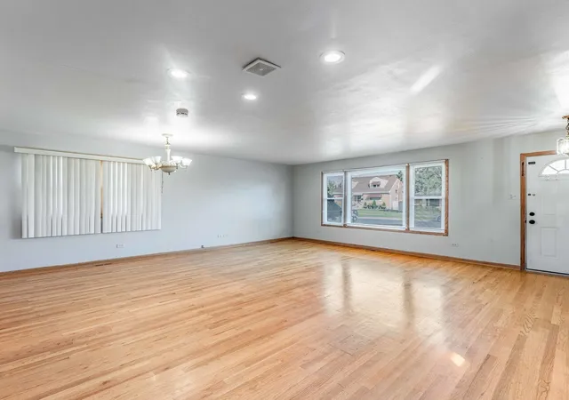 Photo 3 of Single family home for sale at 7832 Lamon Ave, Burbank, IL 60459 | MLS# 12780474 | Listing updated on 2026-10-08