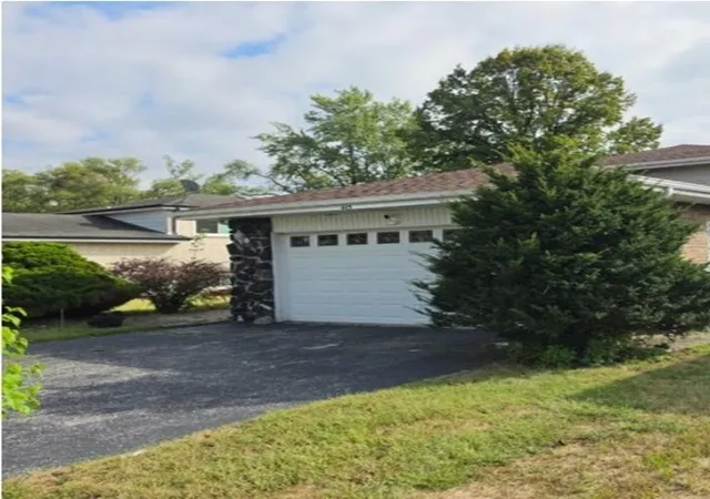 Photo 2 of Single family home for sale at 625 E 173rd Street, South Holland, IL 60473 | MLS# 12780491 | Listing updated on 2026-10-08