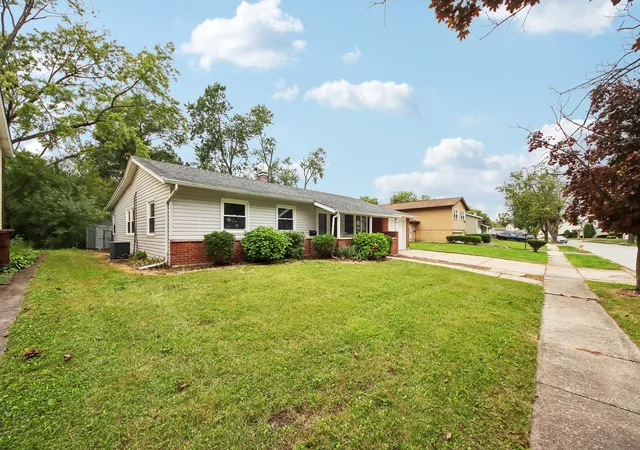 Photo 2 of Single family home for sale at 2625 Turtle Crk Dr, Hazel Crest, IL 60429 | MLS# 12780492 | Listing updated on 2026-10-08