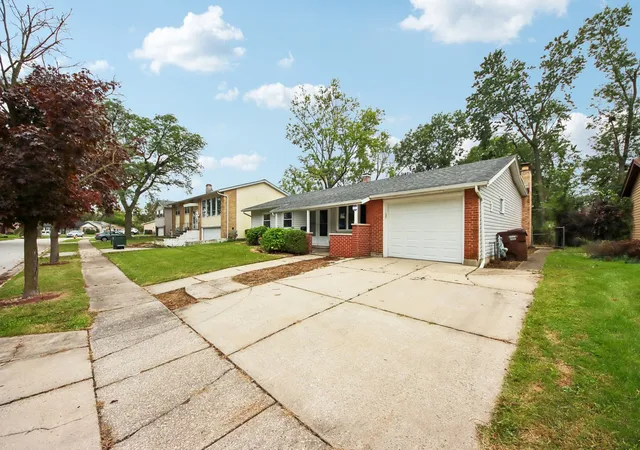 Photo 3 of Single family home for sale at 2625 Turtle Crk Dr, Hazel Crest, IL 60429 | MLS# 12780492 | Listing updated on 2026-10-08