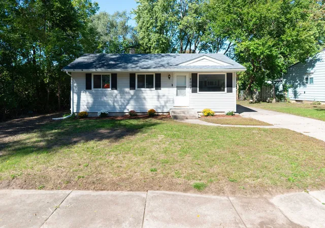 Photo 2 of Single family home for sale at 2008 Rexford Dr, Rockford, IL 61109 | MLS# 12780517 | Listing updated on 2026-10-08