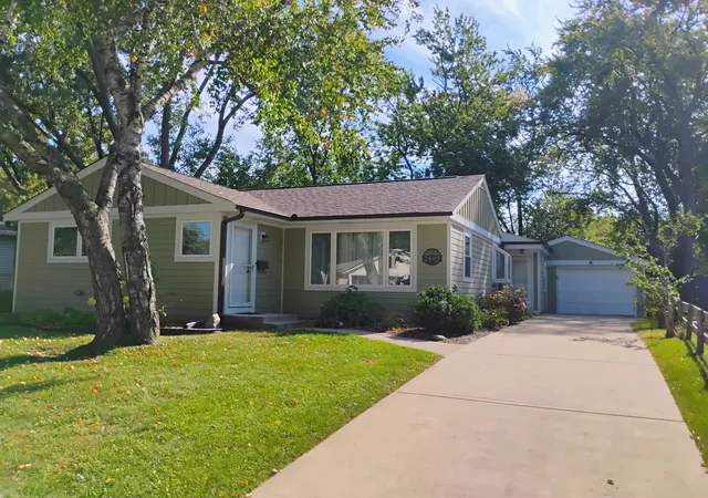 Photo 1 of Single family home for sale at 2805 Sigwalt St, Rolling Meadows, IL 60008 | MLS# 12780540 | Listing updated on 2026-10-22