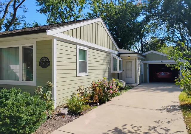 Photo 4 of Single family home for sale at 2805 Sigwalt St, Rolling Meadows, IL 60008 | MLS# 12780540 | Listing updated on 2026-10-22