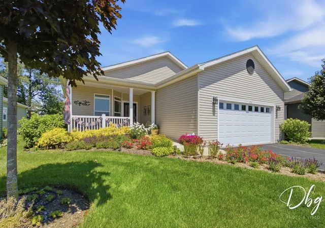 Photo 1 of Single family home for sale at 1512 Concord Cir, Grayslake, IL 60030 | MLS# 12780542 | Listing updated on 2026-10-08