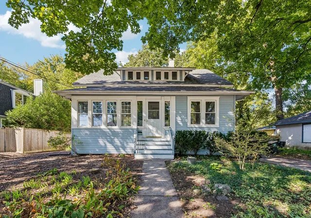 Photo 1 of Single family home for sale at 217 Prairie Ave, Libertyville, IL 60048 | MLS# 12780560 | Listing updated on 2026-10-09