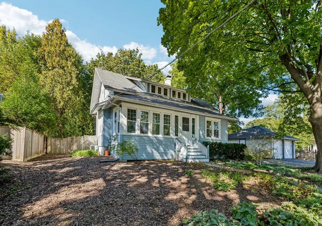 Photo 2 of Single family home for sale at 217 Prairie Ave, Libertyville, IL 60048 | MLS# 12780560 | Listing updated on 2026-10-09