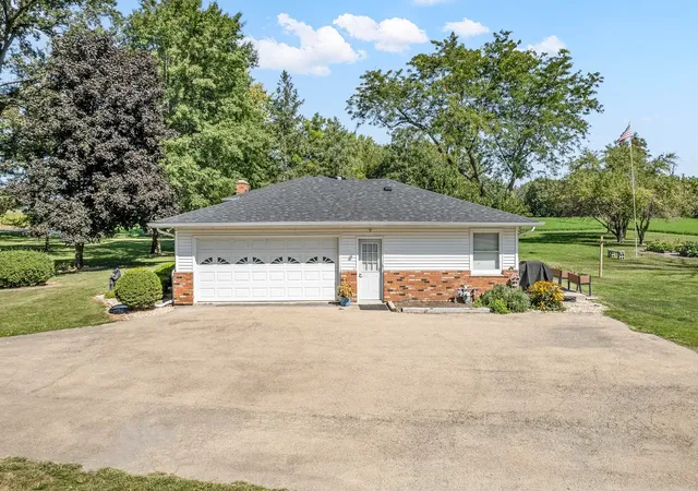 Photo 4 of Single family home for sale at 3918 E 550th Road, Mendota, IL 61342 | MLS# 12780563 | Listing updated on 2026-10-09