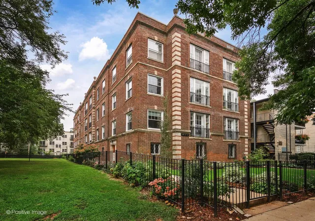 Condo for sale at 1117 W Lunt Ave #1B, Chicago, IL 60626 | MLS# 12780566