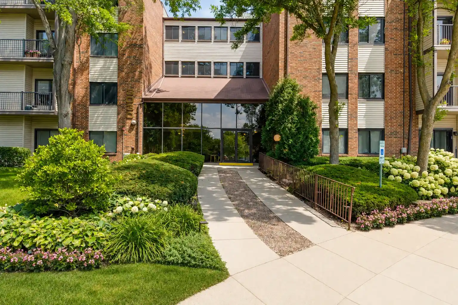 Listing Photo 1 - Condo for sale in 3030 Pheasant Creek Dr located at 3030 Pheasant Creek Dr, Northbrook, IL 60062 - Unit #405