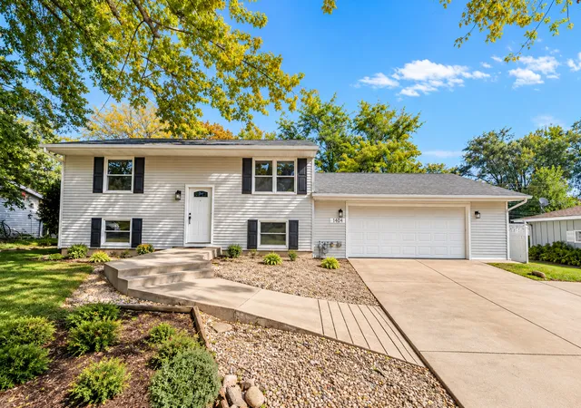 Photo 1 of Single family home for sale at 1404 Eastwood Ln, Mc Henry, IL 60051 | MLS# 12780581 | Listing updated on 2026-10-09