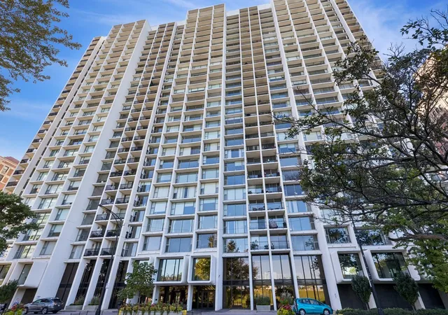Photo 2 of Condo for sale at 3200 N Lake Shore Dr #2402, Chicago, IL 60657 | MLS# 12780582 | Listing updated on 2026-10-08