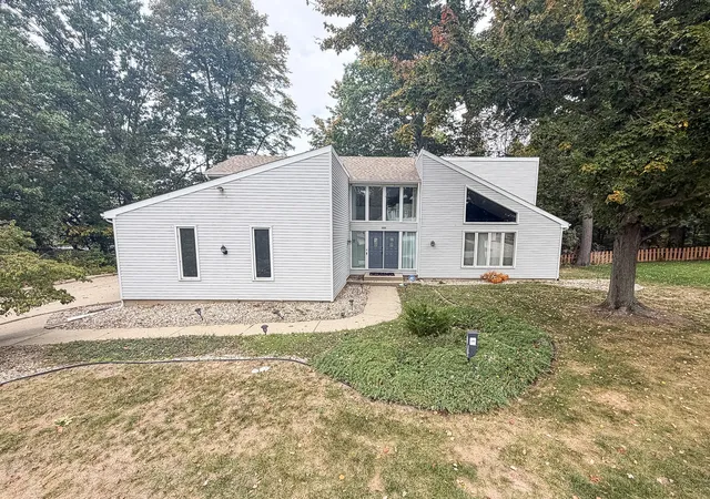 Photo 3 of Single family home for sale at 1203 Lakeridge Ct, Danville, IL 61832 | MLS# 12780583 | Listing updated on 2026-10-21