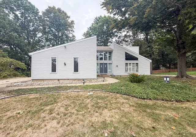 Photo 4 of Single family home for sale at 1203 Lakeridge Ct, Danville, IL 61832 | MLS# 12780583 | Listing updated on 2026-10-21