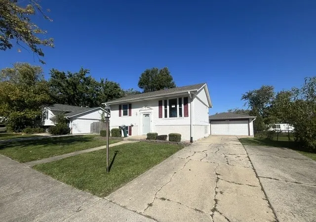 Photo 2 of Single family home for sale at 4210 Greenbrier Ln, Richton Park, IL 60471 | MLS# 12780585 | Listing updated on 2026-10-08