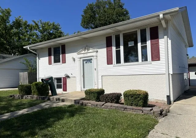 Photo 3 of Single family home for sale at 4210 Greenbrier Ln, Richton Park, IL 60471 | MLS# 12780585 | Listing updated on 2026-10-08
