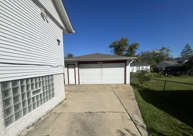 Photo 3 of Single family home for sale at 4210 Greenbrier Ln, Richton Park, IL 60471 | MLS# 12780585 | Listing updated on 2026-10-08