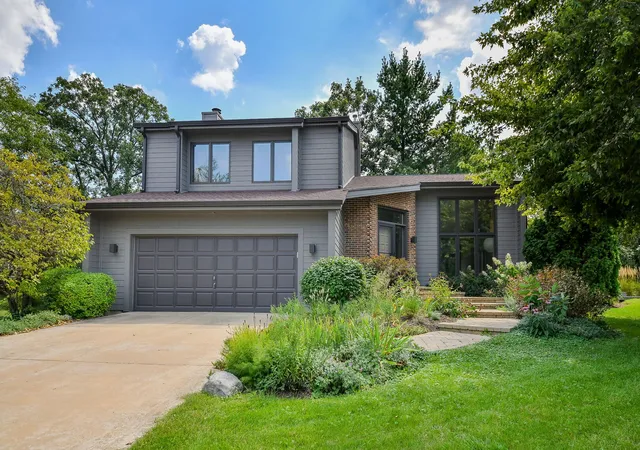 Photo 1 of Single family home for sale at 1755 S Wiesbrook Rd, Wheaton, IL 60189 | MLS# 12780589 | Listing updated on 2026-10-22