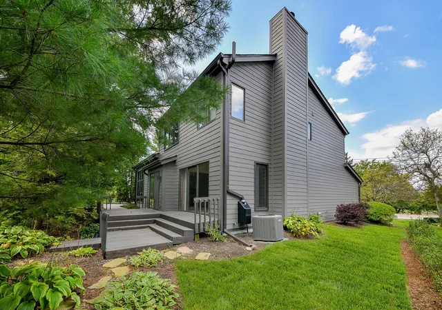Photo 3 of Single family home for sale at 1755 S Wiesbrook Rd, Wheaton, IL 60189 | MLS# 12780589 | Listing updated on 2026-10-22