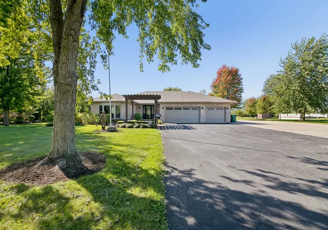 Photo 2 of Single family home for sale at 23826 S Schoolhouse Rd, Manhattan, IL 60442 | MLS# 12780597 | Listing updated on 2026-10-09