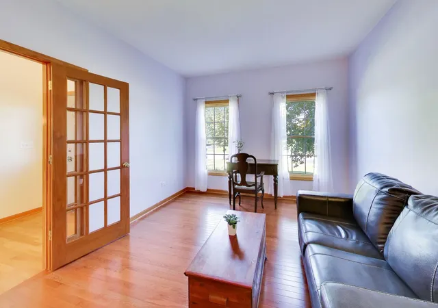 Photo 4 of Single family home for sale at 428 Sudbury Cir, Oswego, IL 60543 | MLS# 12780638 | Listing updated on 2026-10-09