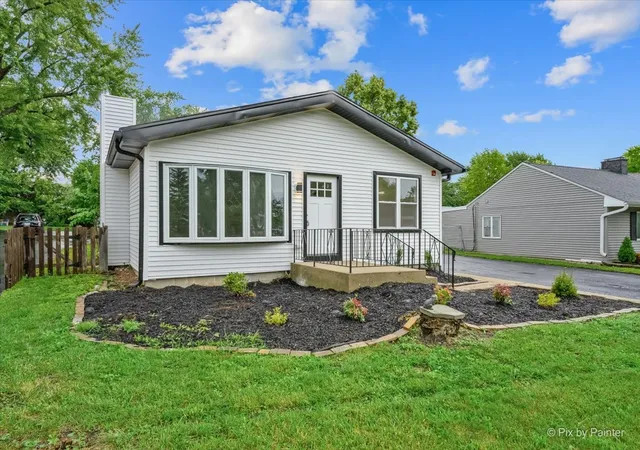 Photo 1 of Single family home for sale at 18172 W Twin Lakes Blvd, Grayslake, IL 60030 | MLS# 12780642 | Listing updated on 2026-10-08