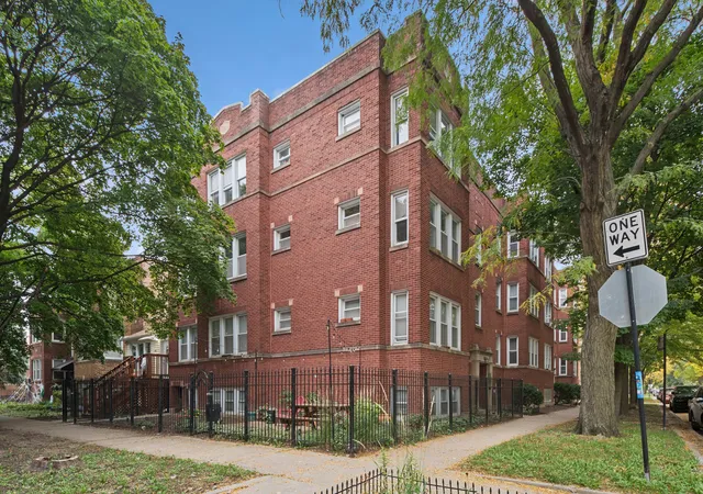 Condo for sale at 3701 W Cullom Ave #2B, Chicago, IL 60618 | MLS# 12780644
