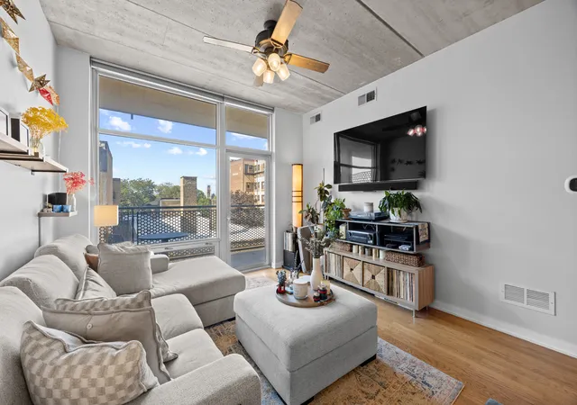 Photo 4 of Condo for sale at 5430 N Sheridan Rd #604, Chicago, IL 60640 | MLS# 12780656 | Listing updated on 2026-10-10