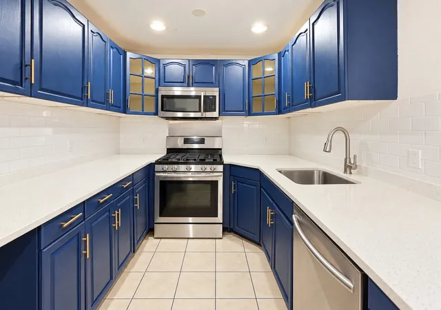 Photo 3 of Multi family home for sale at 5633 Edge Lake Dr, Oak Lawn, IL 60453 | MLS# 12780659 | Listing updated on 2026-10-10