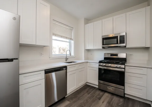 Photo 3 of Condo for sale at 721 Reba Pl #3N, Evanston, IL 60202 | MLS# 12780661 | Listing updated on 2026-10-09