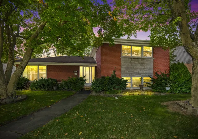 Single family home for sale at 15354 Dobson Ave, South Holland, IL 60473 | MLS# 12780674