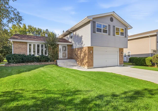 Photo 2 of Single family home for sale at 1727 Roosa Ln, Elk Grove Village, IL 60007 | MLS# 12780678 | Listing updated on 2026-10-09