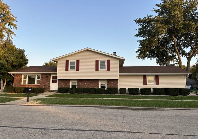 Photo 1 of Single family home for sale at 1224 Quail Dr, Bradley, IL 60915 | MLS# 12780685 | Listing updated on 2026-10-15