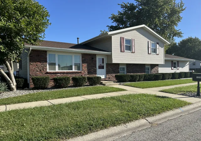 Photo 3 of Single family home for sale at 1224 Quail Dr, Bradley, IL 60915 | MLS# 12780685 | Listing updated on 2026-10-15