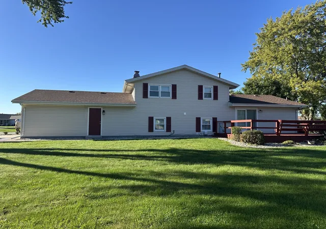 Photo 4 of Single family home for sale at 1224 Quail Dr, Bradley, IL 60915 | MLS# 12780685 | Listing updated on 2026-10-15