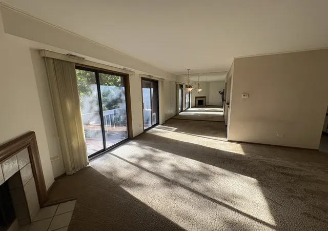 Listing Photo 4 - Condo for sale in building located at 5365 Newport Dr, Lisle, IL 60532 - Unit #C