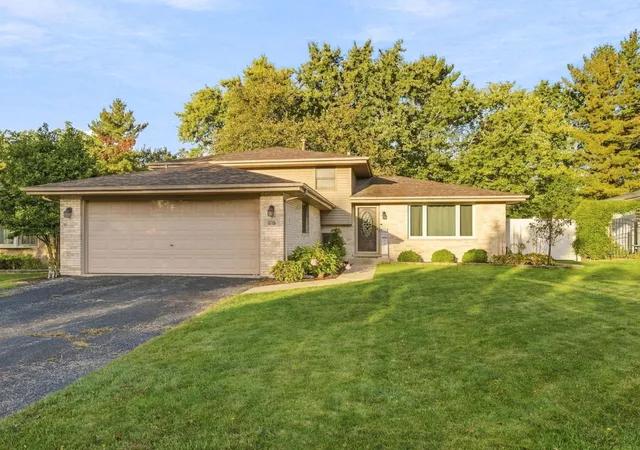 Photo 1 of Single family home for sale at 815 Pine Needle Ln, Joliet, IL 60432 | MLS# 12780697 | Listing updated on 2026-10-08