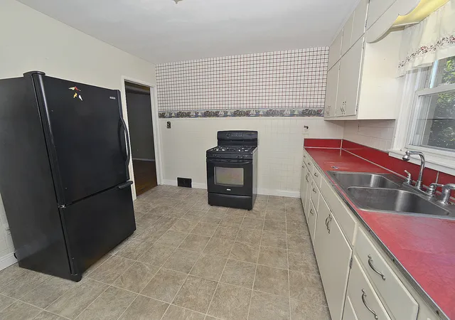 Photo 4 of Single family home for sale at 735 Sherwood Ave, Ottawa, IL 61350 | MLS# 12780699 | Listing updated on 2026-10-09
