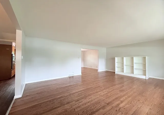 Photo 3 of Single family home for sale at 20436 Arcadian Dr, Olympia Fields, IL 60461 | MLS# 12780703 | Listing updated on 2026-10-08