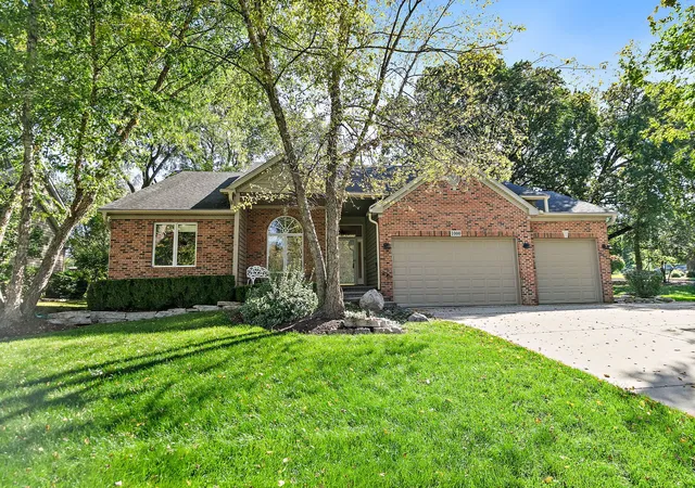Photo 2 of Single family home for sale at 1000 Dakota Dr, Woodstock, IL 60098 | MLS# 12780714 | Listing updated on 2026-10-08