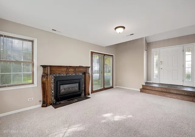 Listing Photo 4 - Condo for sale in building located at 2S751 Grv Ln, Warrenville, IL 60555