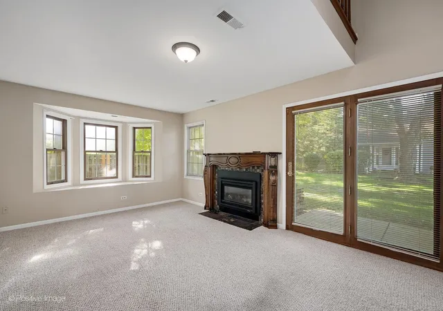 Listing Photo 5 - Condo for sale in building located at 2S751 Grv Ln, Warrenville, IL 60555