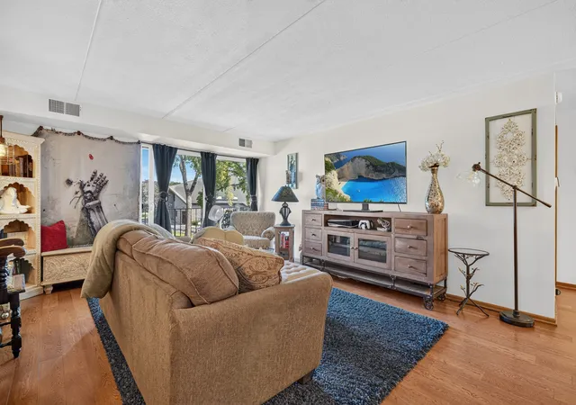 Photo 3 of Condo for sale at 4660 N Austin Ave #211, Chicago, IL 60630 | MLS# 12780735 | Listing updated on 2026-10-21