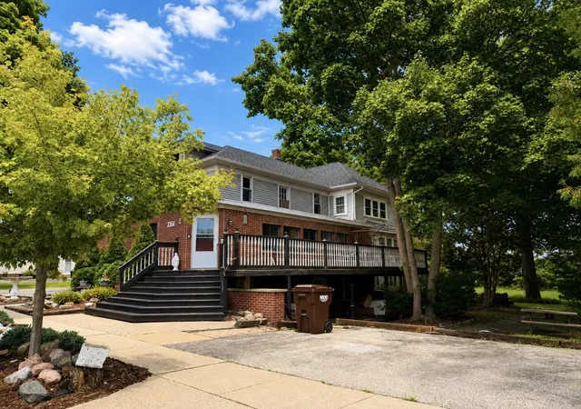 Photo 2 of Single family home for sale at 817 Blakely St, Woodstock, IL 60098 | MLS# 12780740 | Listing updated on 2026-10-08